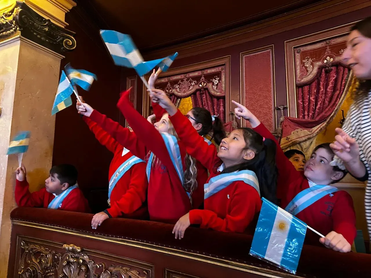 Estudiantes del Nivel Primario participando de una actividad escolar